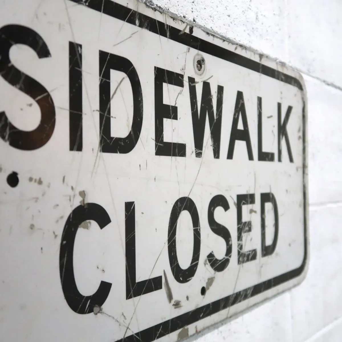 SIDEWALK CLOSED ロードサイン