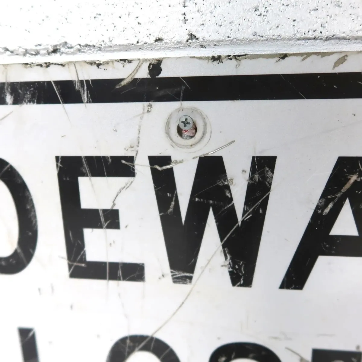 SIDEWALK CLOSED ロードサイン