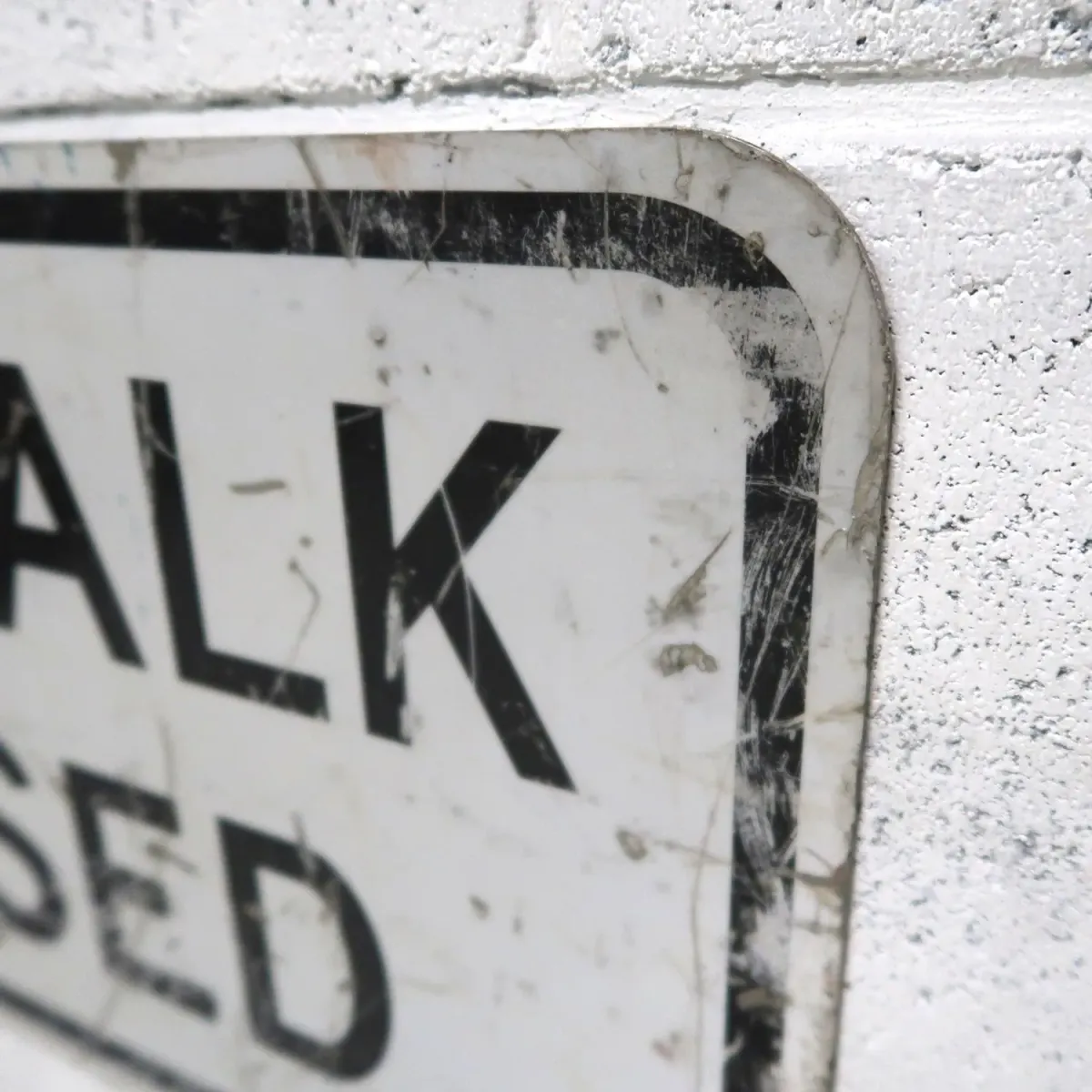 SIDEWALK CLOSED ロードサイン