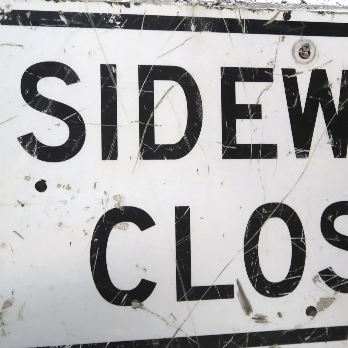 SIDEWALK CLOSED ロードサイン