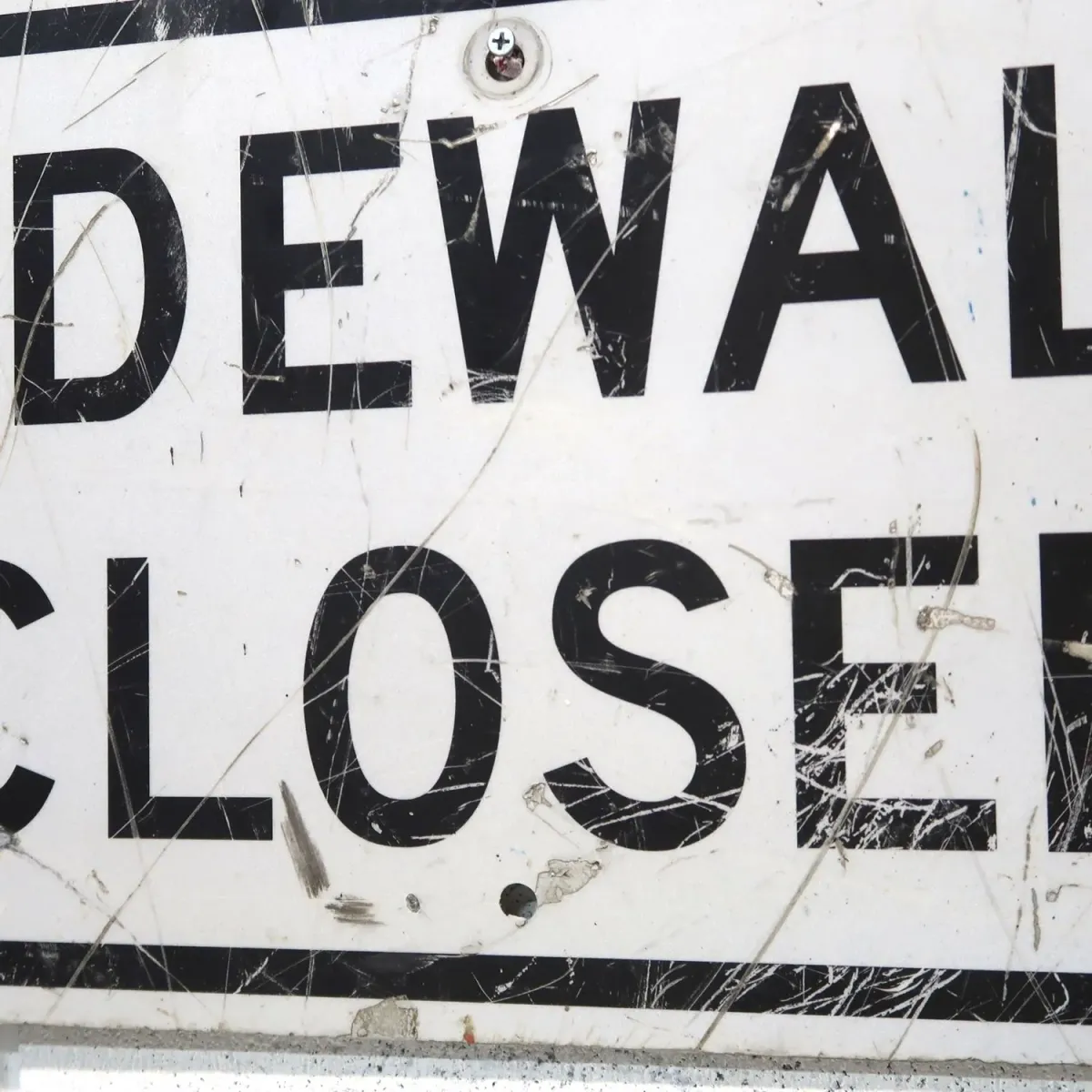 SIDEWALK CLOSED ロードサイン