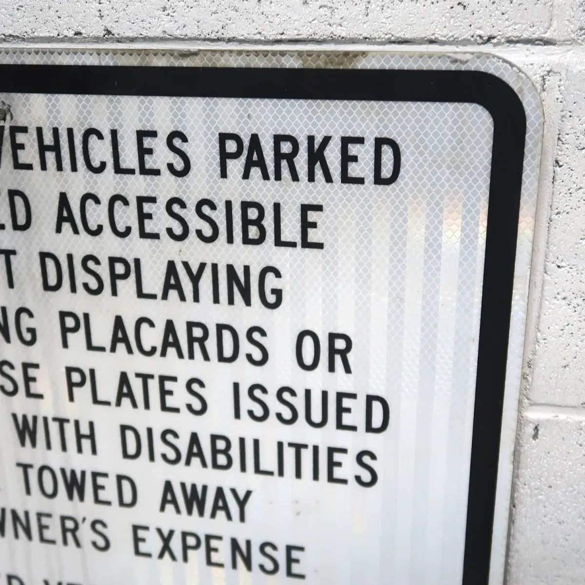 TOWED AWAY ロードサイン
