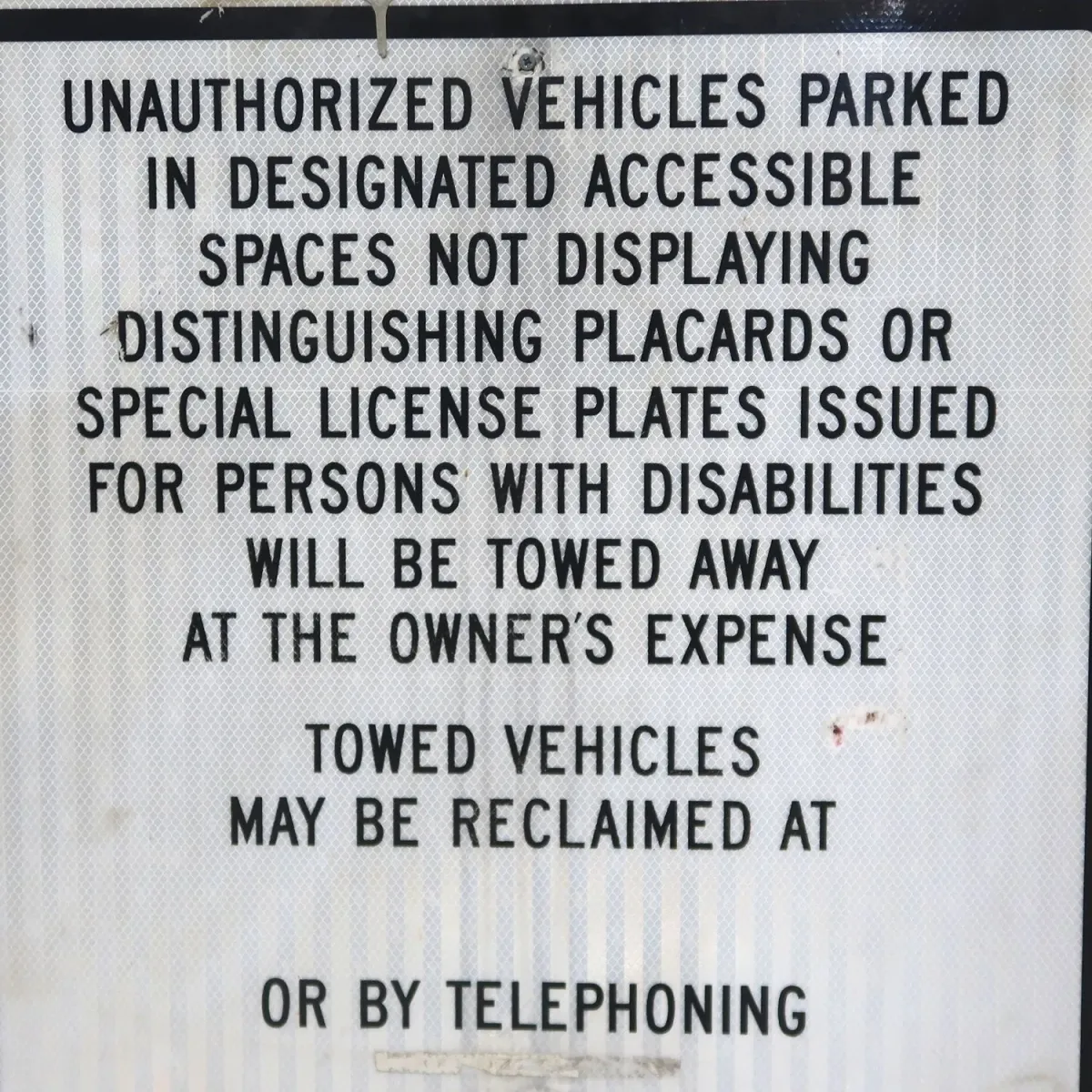TOWED AWAY ロードサイン