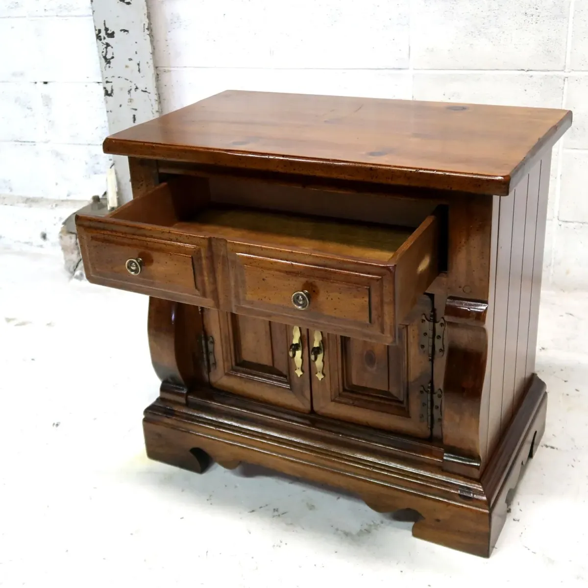 アンティーク ナイトスタンド