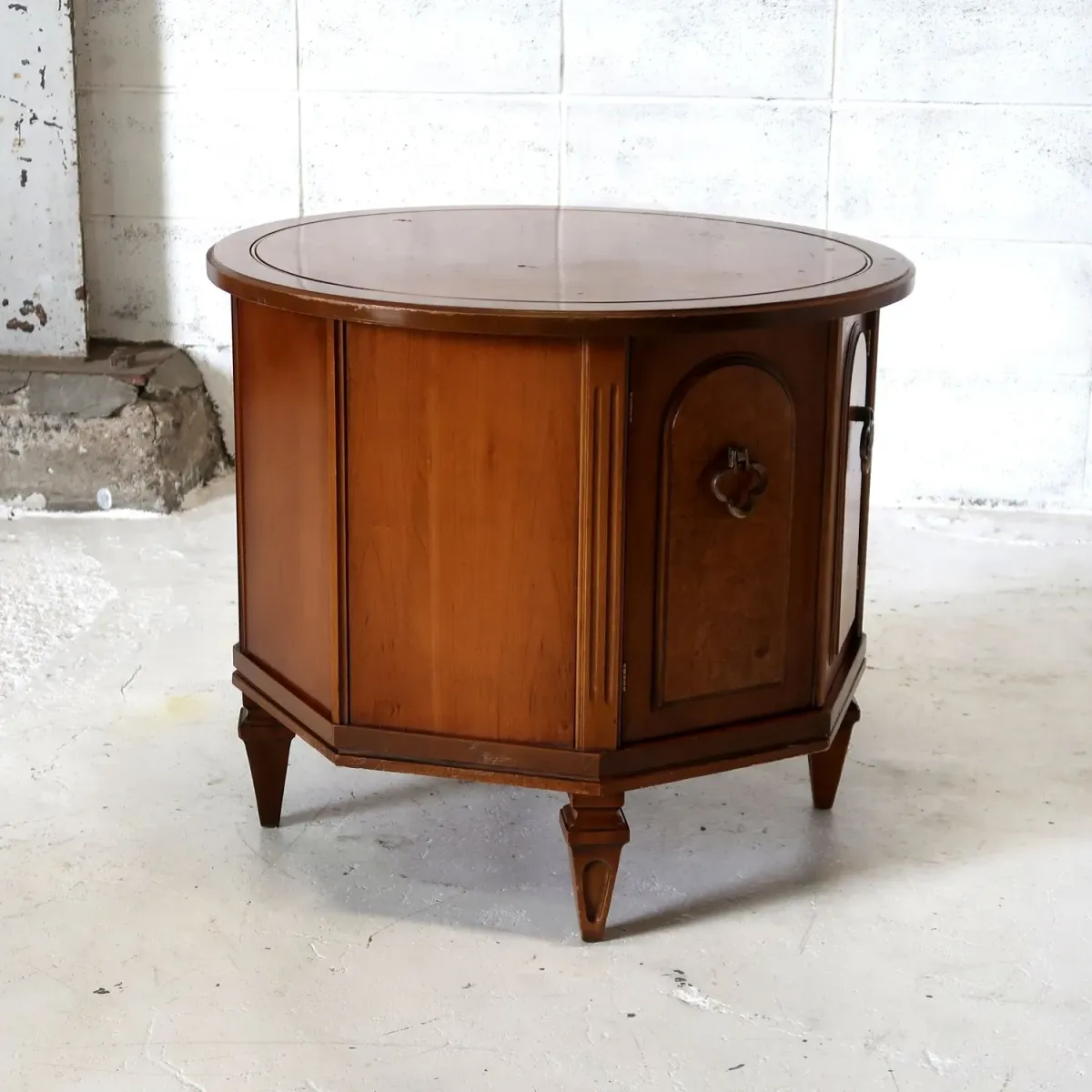 BASSETT FURNITURE アンティーク ラウンドサイドテーブル