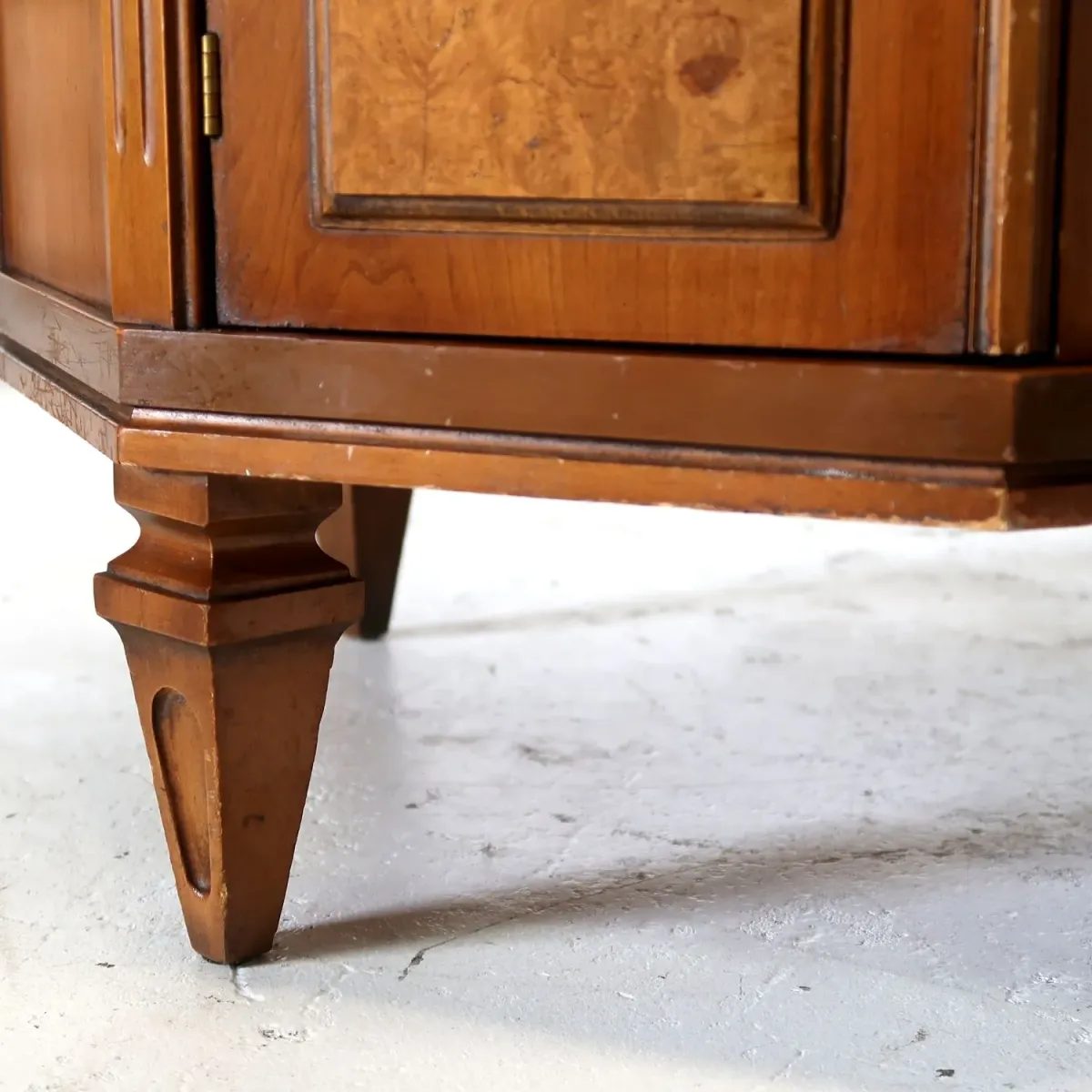 BASSETT FURNITURE アンティーク ラウンドサイドテーブル