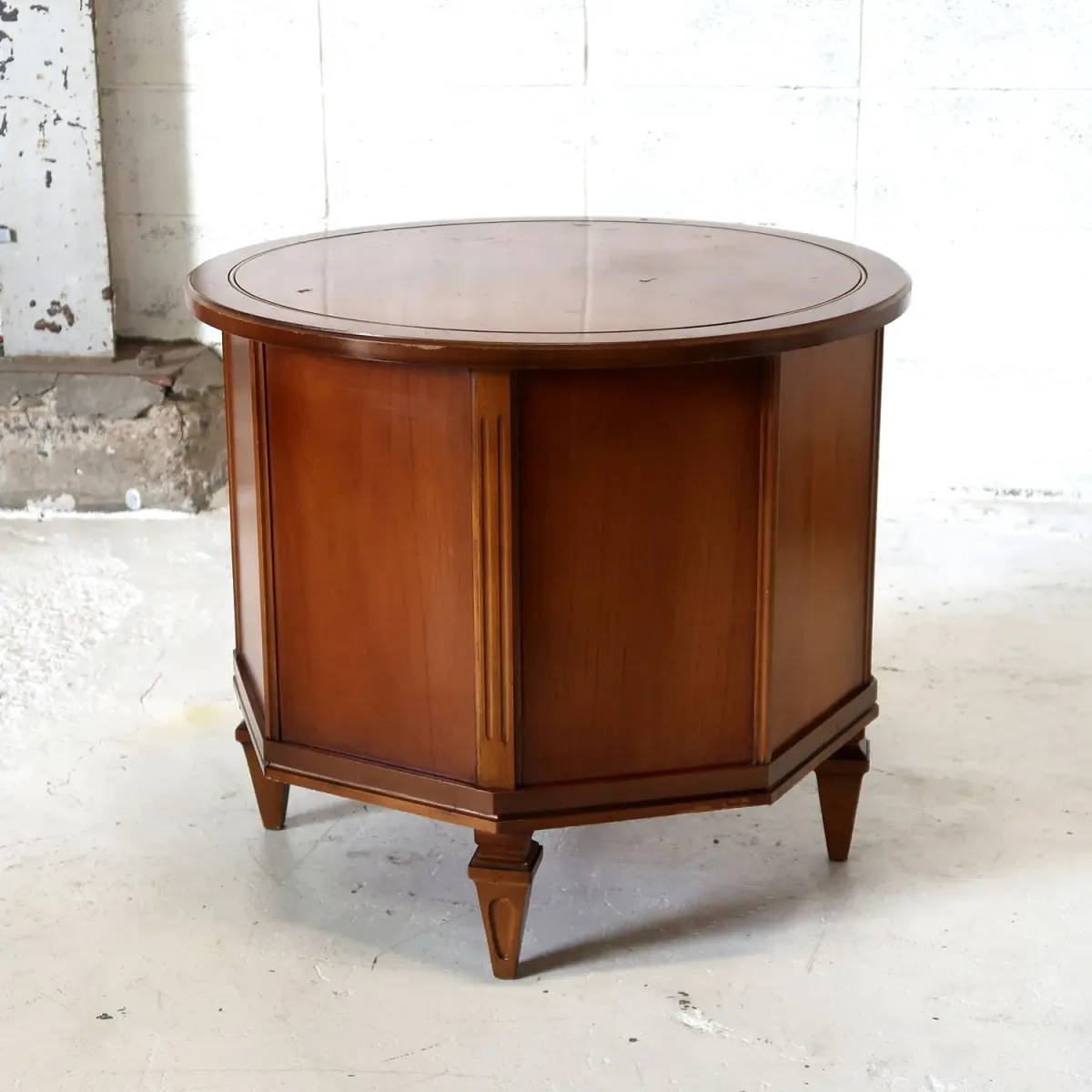 BASSETT FURNITURE アンティーク ラウンドサイドテーブル