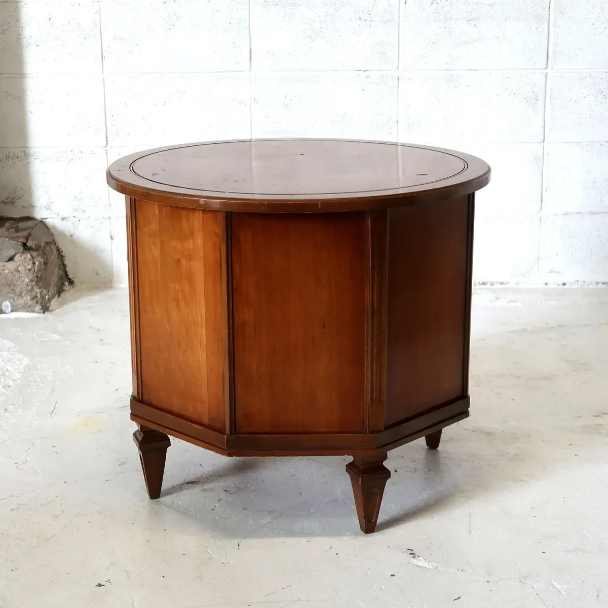 BASSETT FURNITURE アンティーク ラウンドサイドテーブル