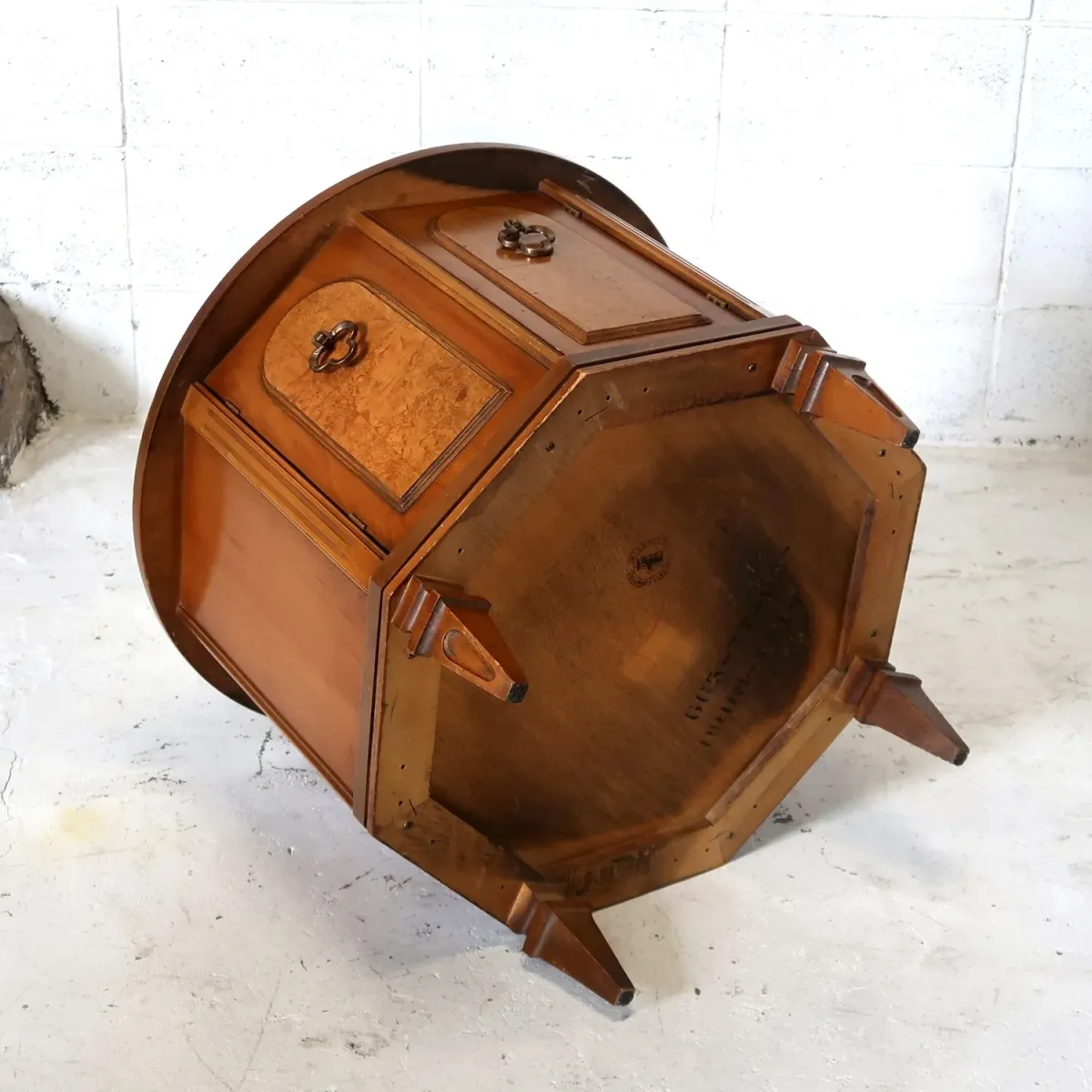 BASSETT FURNITURE アンティーク ラウンドサイドテーブル