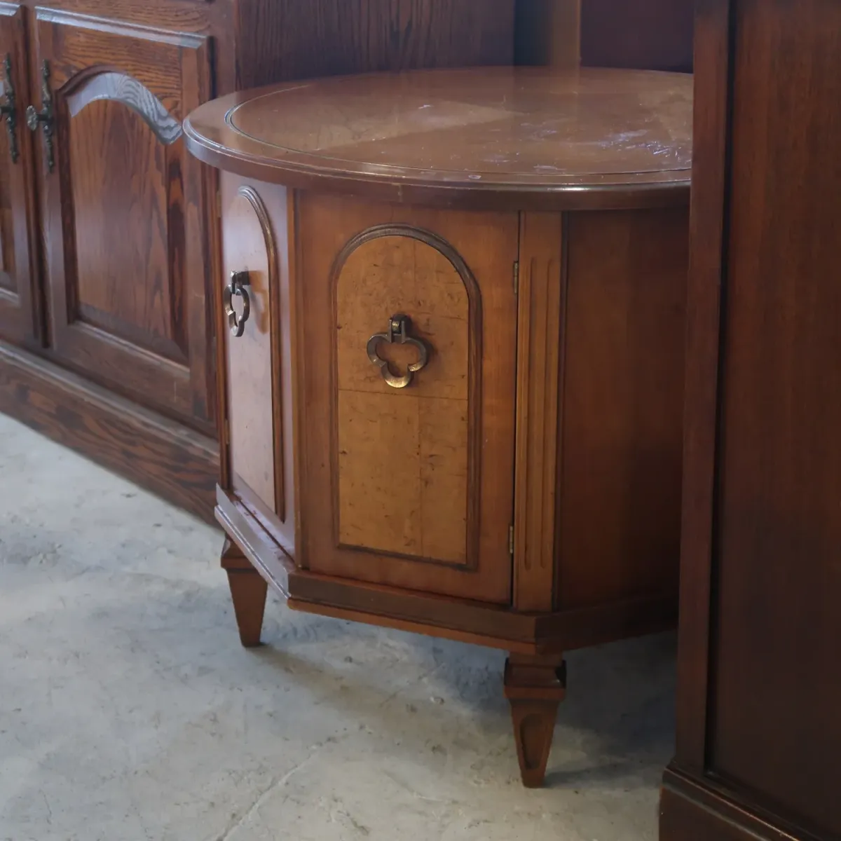 BASSETT FURNITURE アンティーク ラウンドサイドテーブル