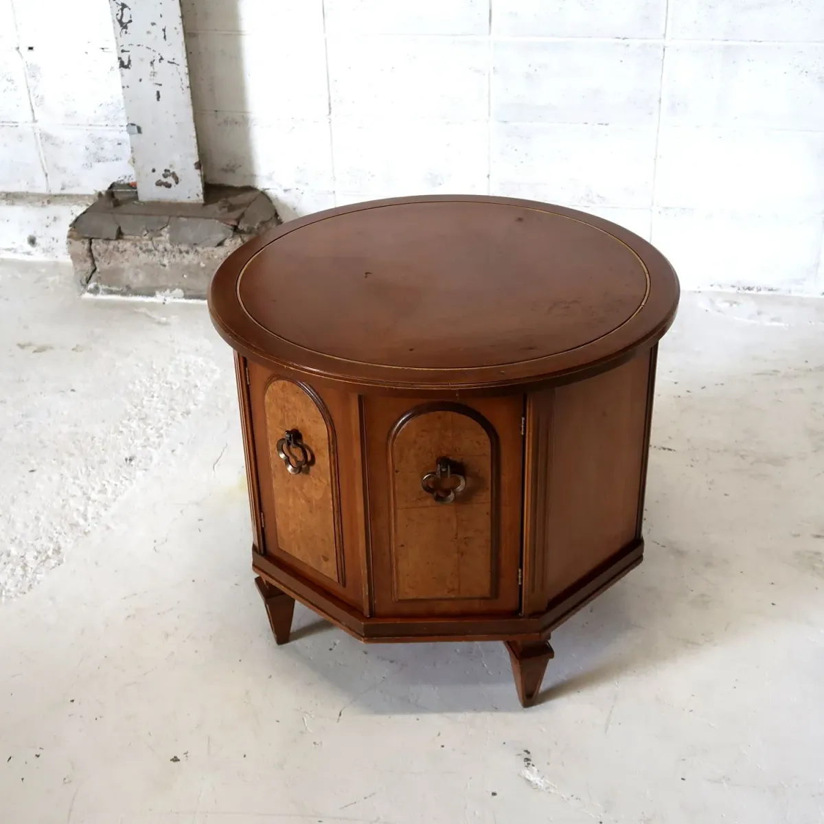 BASSETT FURNITURE アンティーク ラウンドサイドテーブル