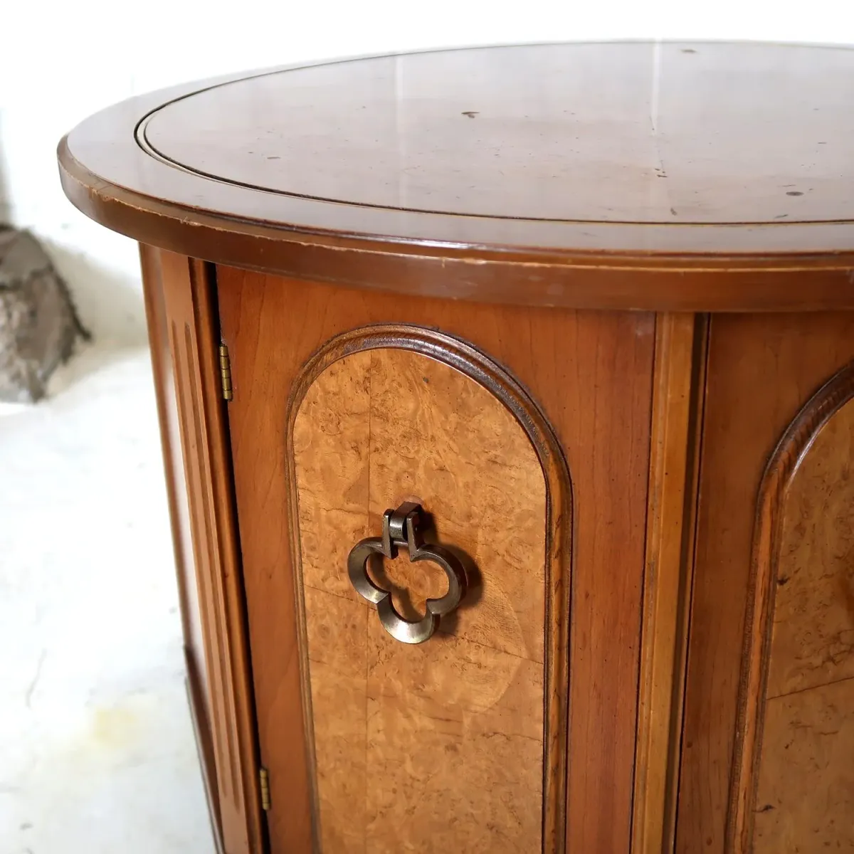 BASSETT FURNITURE アンティーク ラウンドサイドテーブル