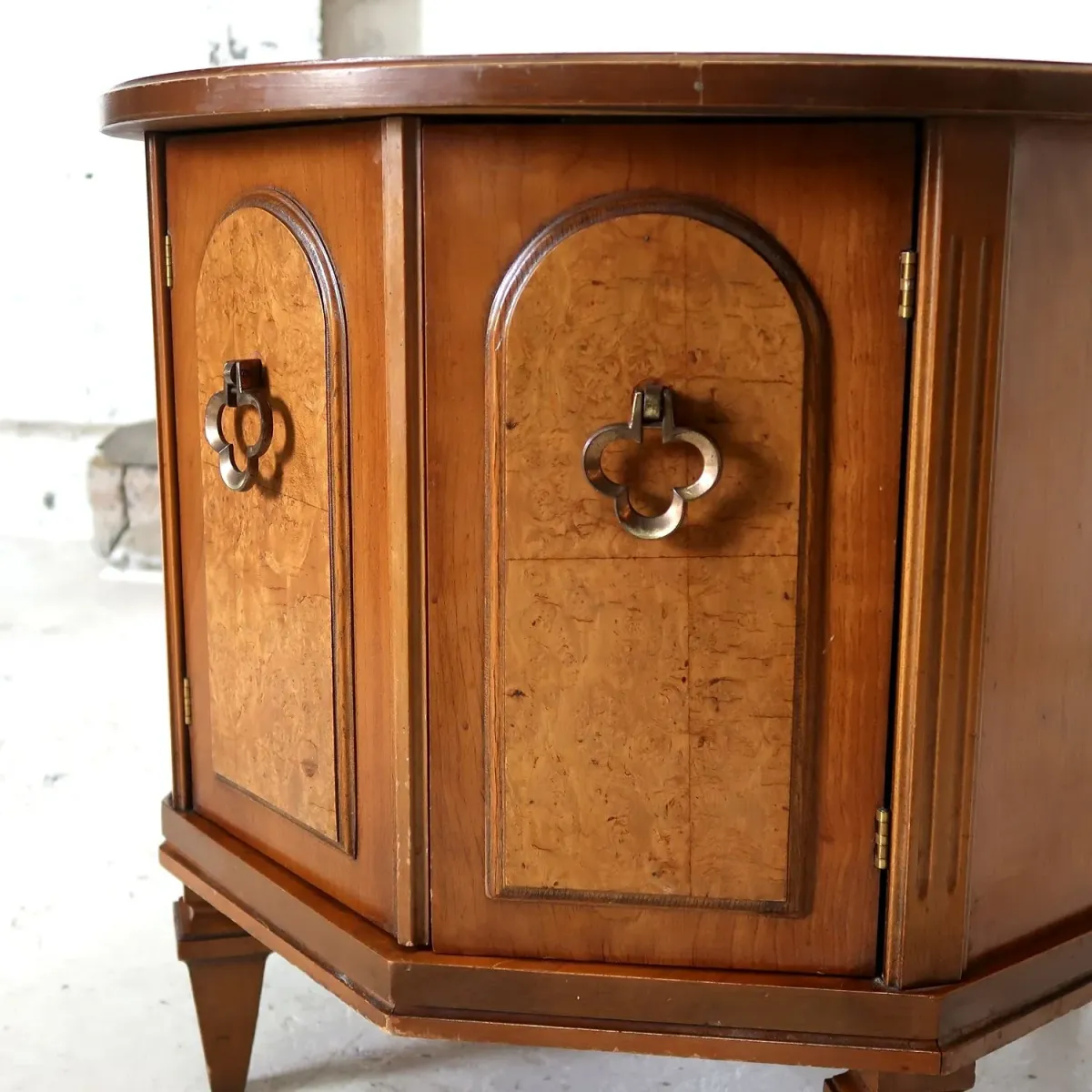 BASSETT FURNITURE アンティーク ラウンドサイドテーブル