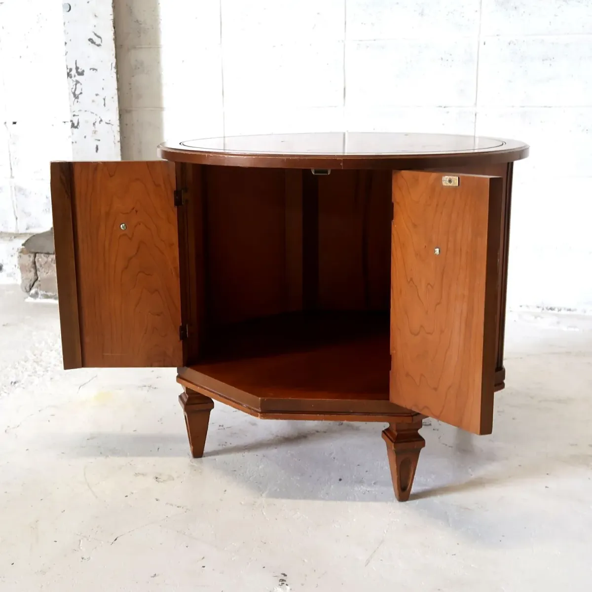 BASSETT FURNITURE アンティーク ラウンドサイドテーブル