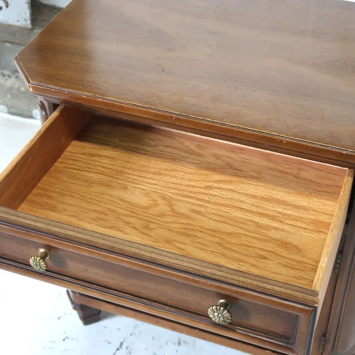 DREXEL アンティーク ナイトスタンド