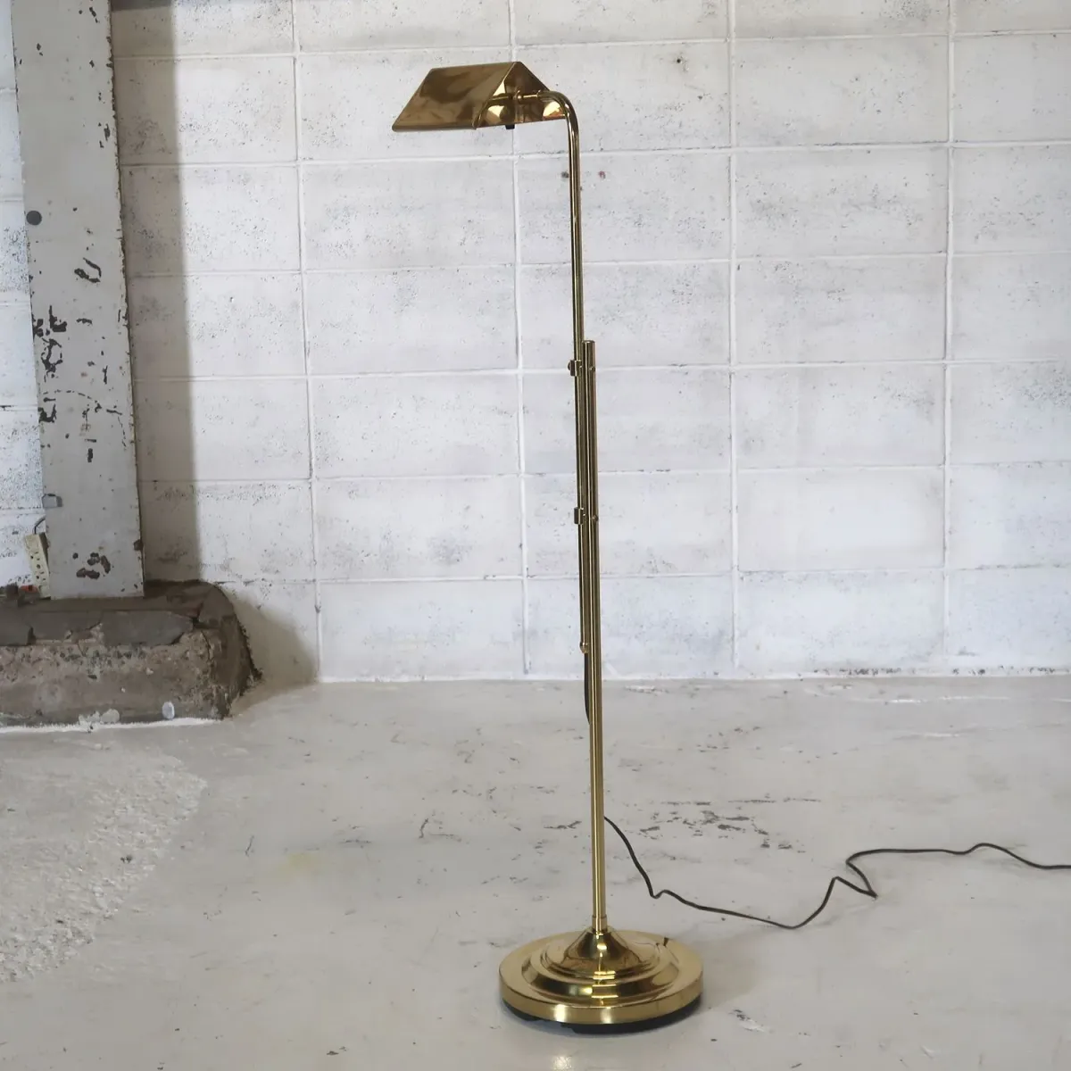 アンティーク ゴールドメタル フロアランプ