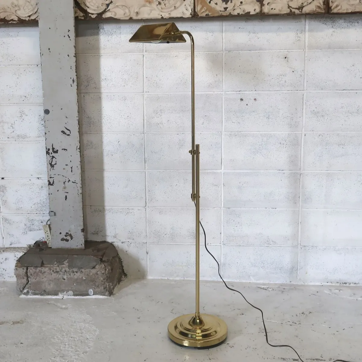 アンティーク ゴールドメタル フロアランプ
