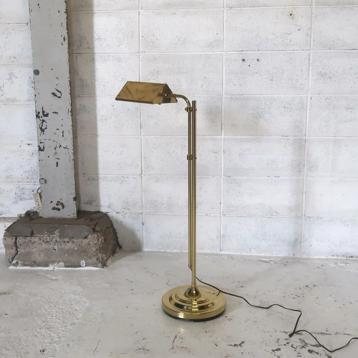 アンティーク ゴールドメタル フロアランプ