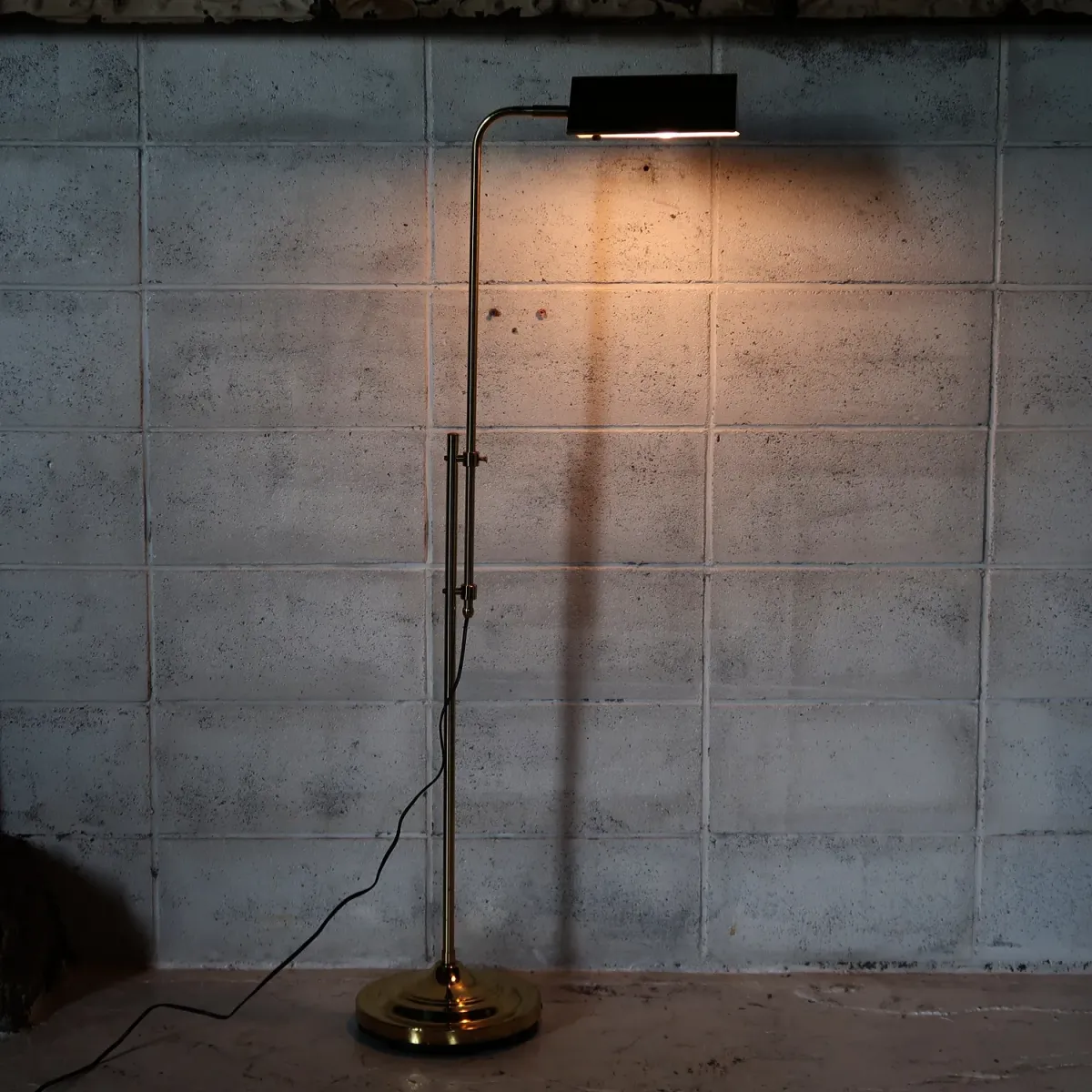 アンティーク ゴールドメタル フロアランプ