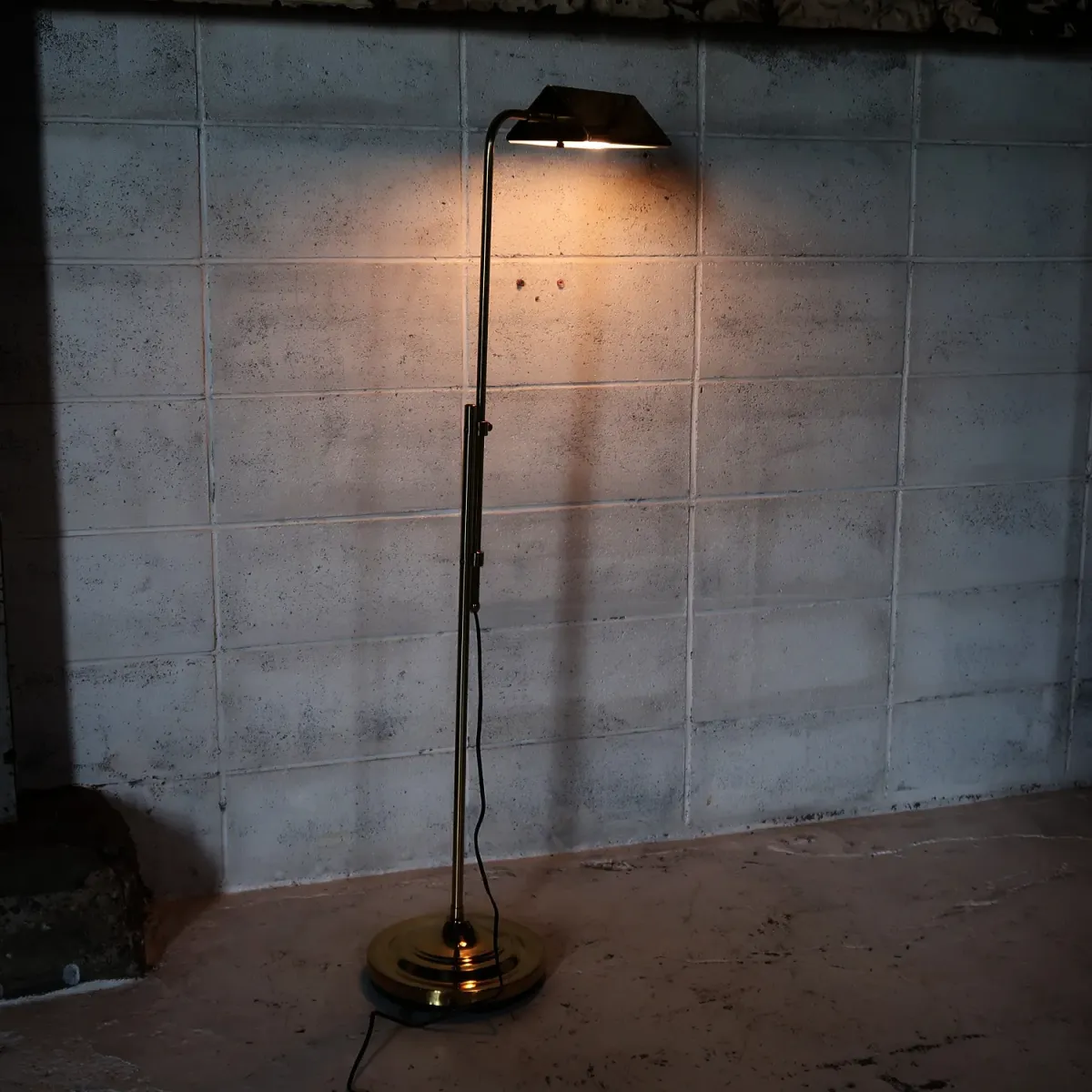 アンティーク ゴールドメタル フロアランプ