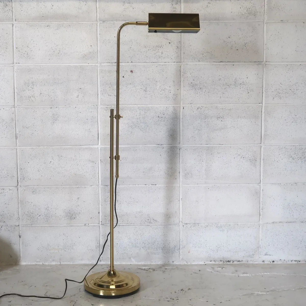 アンティーク ゴールドメタル フロアランプ