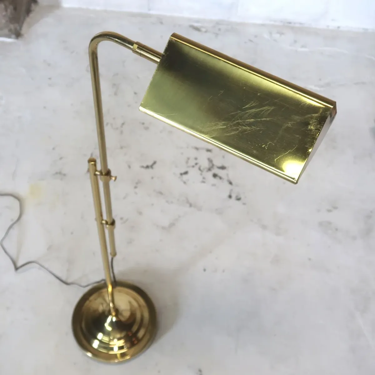 アンティーク ゴールドメタル フロアランプ