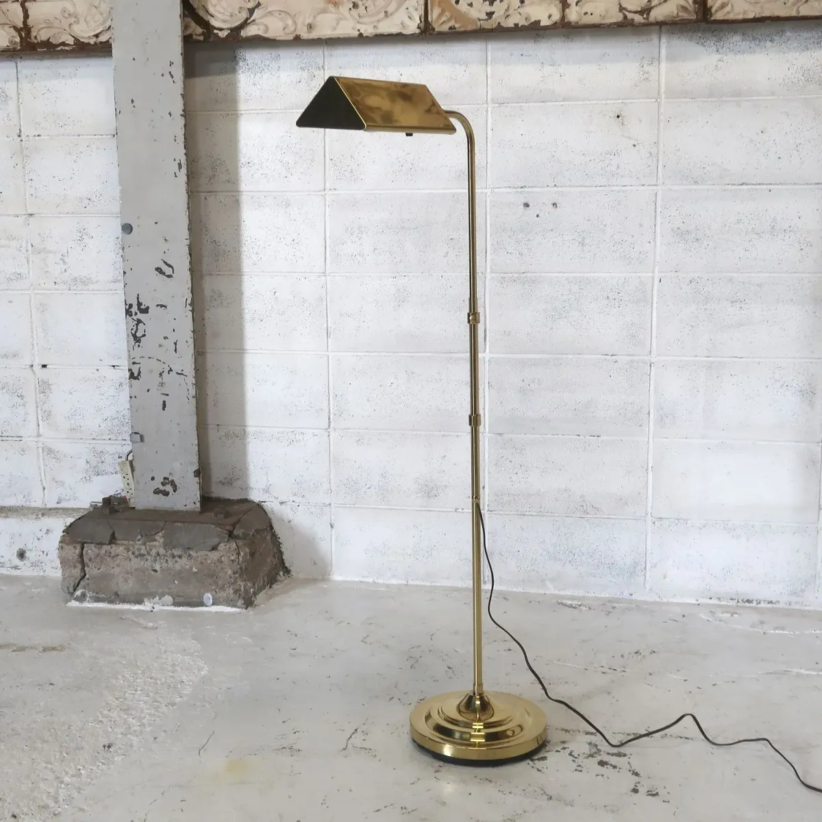 アンティーク ゴールドメタル フロアランプ