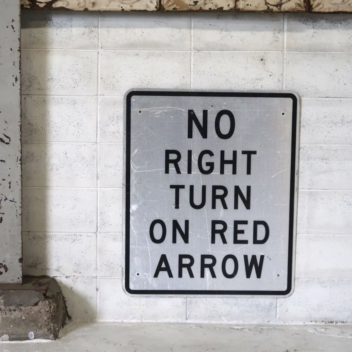 NO RIGHT TURN 大型ロードサイン