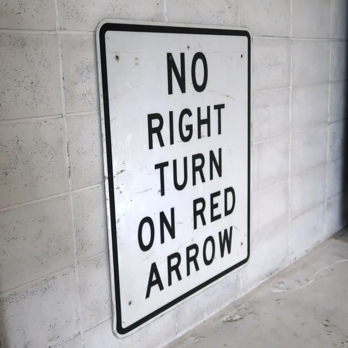 NO RIGHT TURN 大型ロードサイン