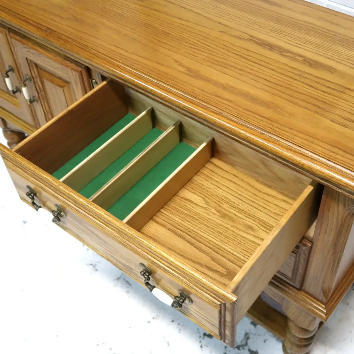 Virginia House アンティーク サイドボード オーク