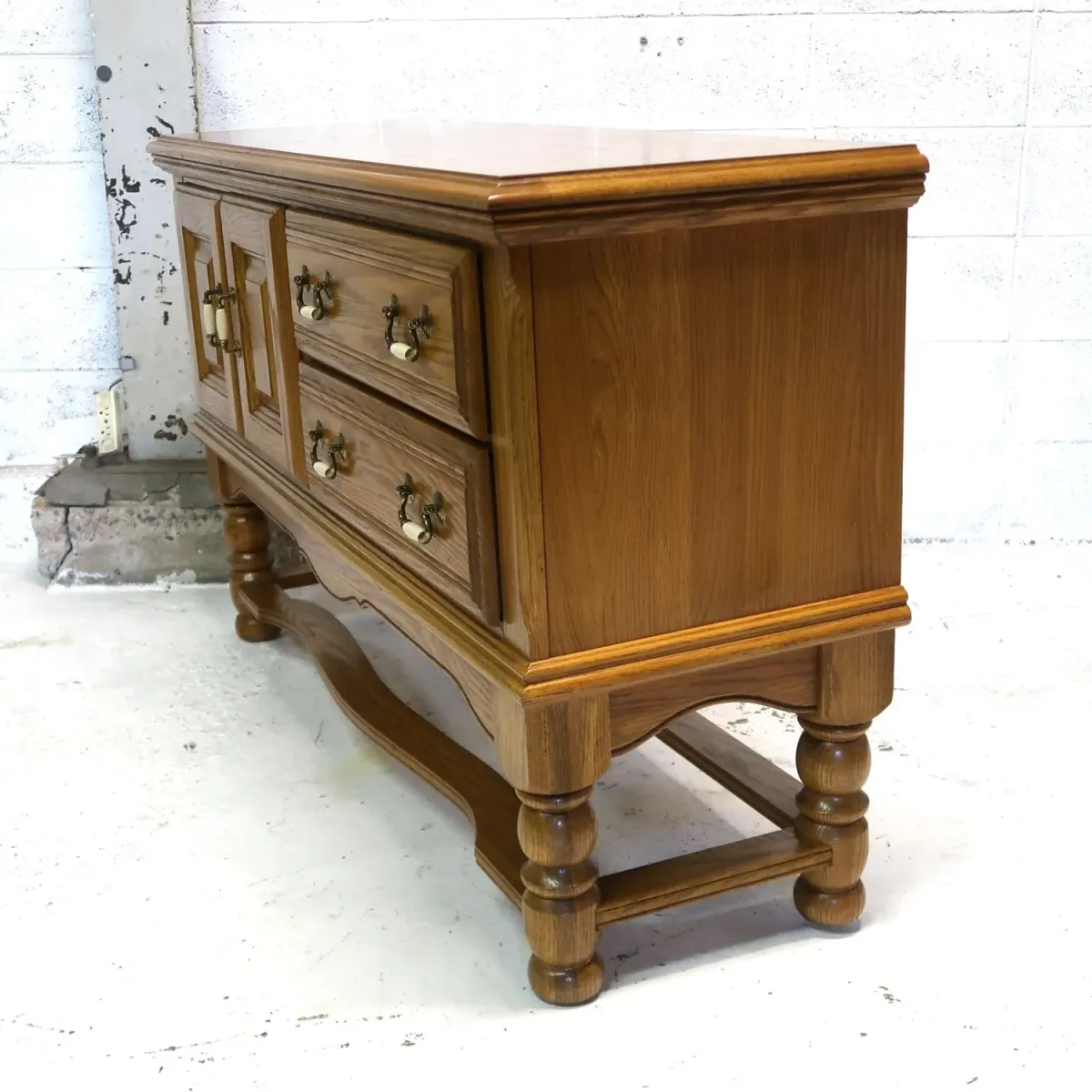 Virginia House アンティーク サイドボード オーク