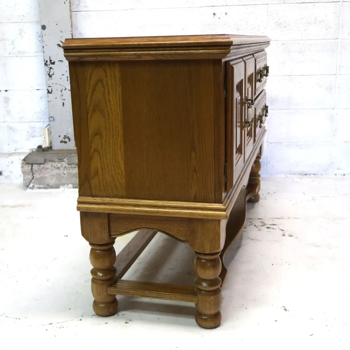 Virginia House アンティーク サイドボード オーク