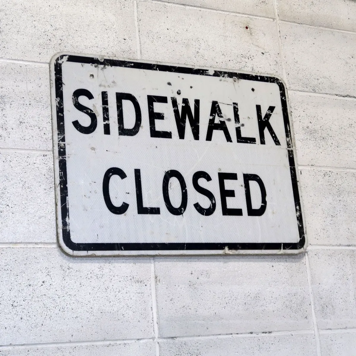 SIDEWALK CLOSED ロードサイン