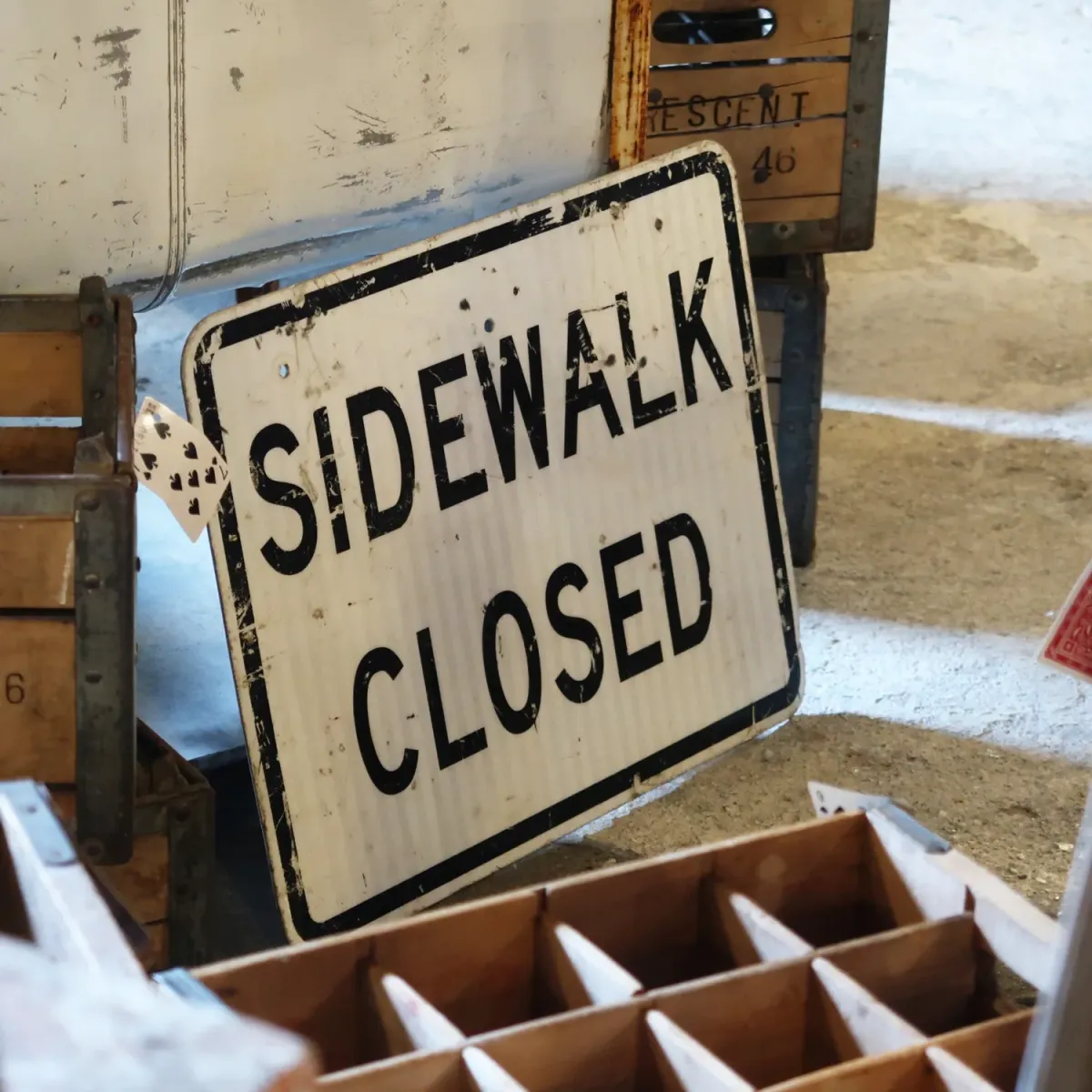SIDEWALK CLOSED ロードサイン
