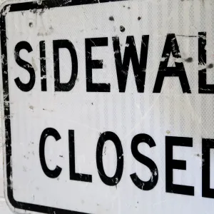 SIDEWALK CLOSED ロードサイン