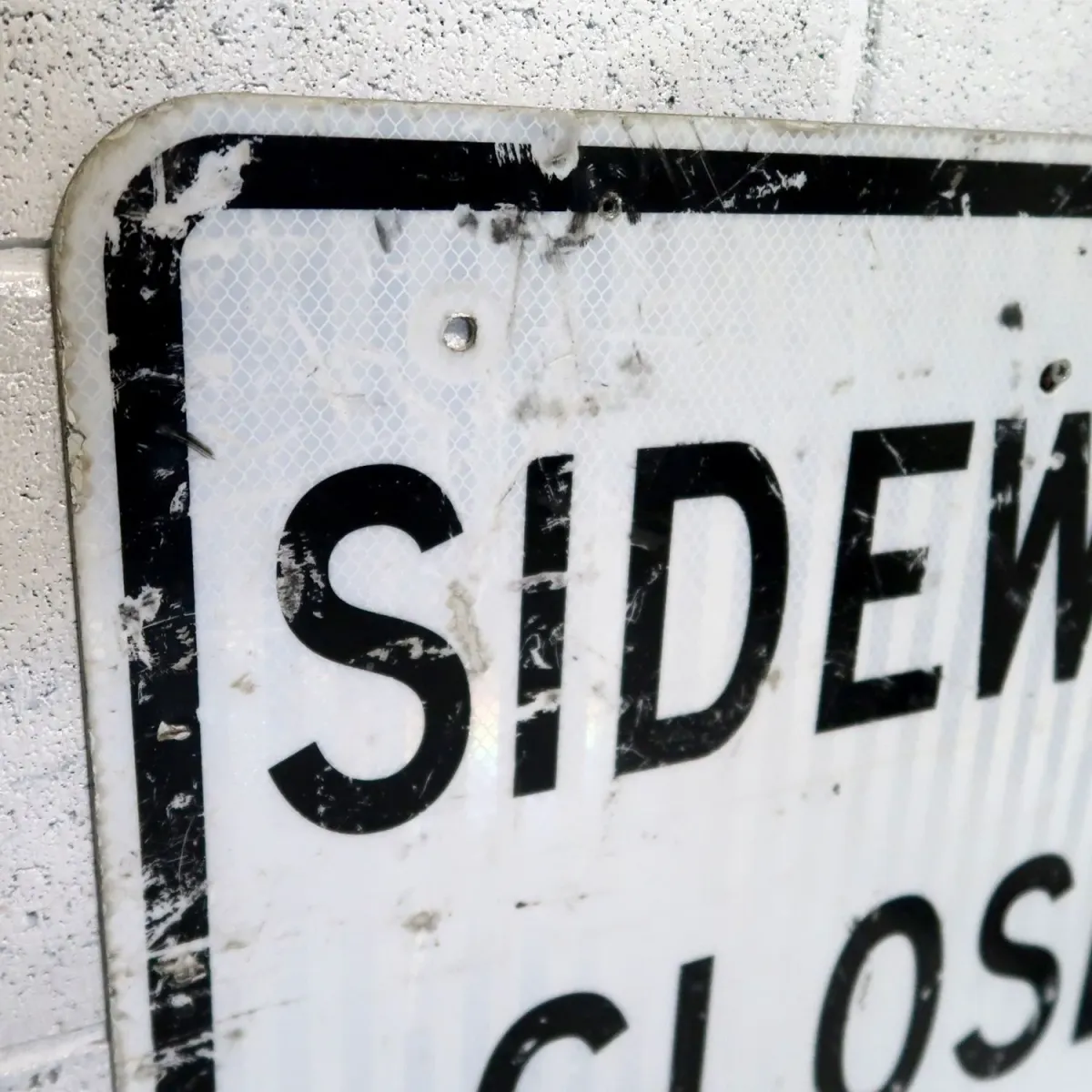 SIDEWALK CLOSED ロードサイン