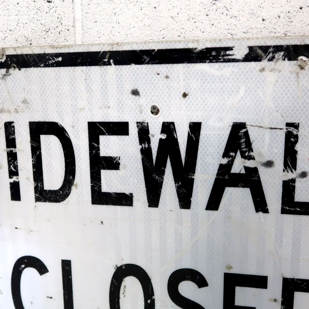 SIDEWALK CLOSED ロードサイン