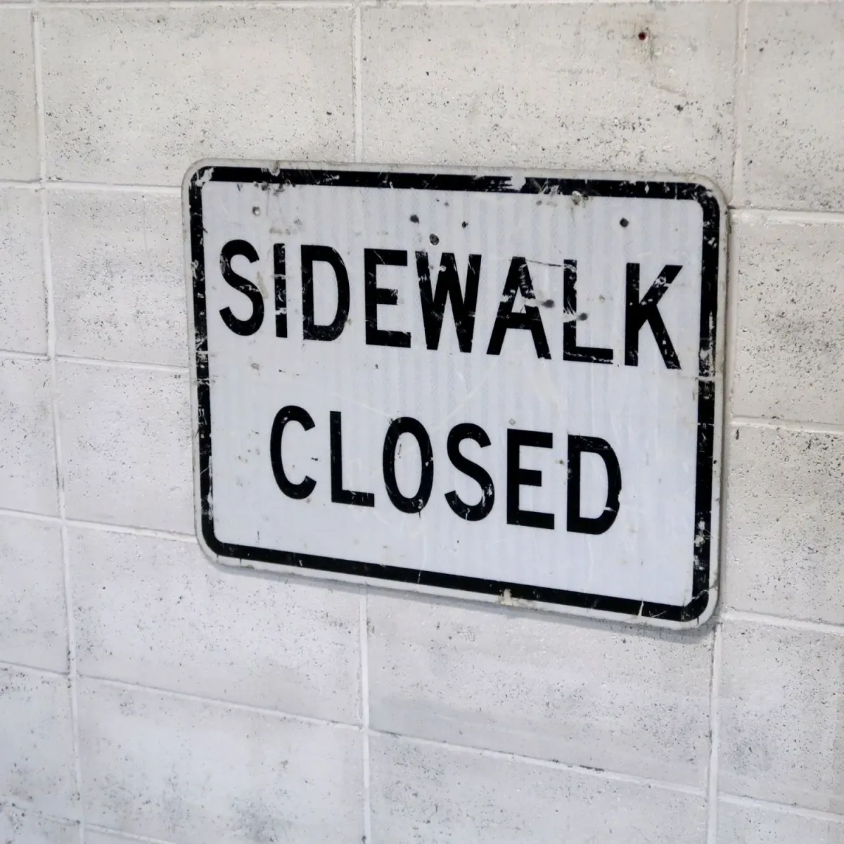 SIDEWALK CLOSED ロードサイン