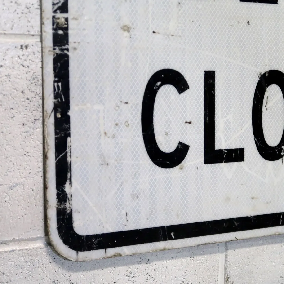 SIDEWALK CLOSED ロードサイン