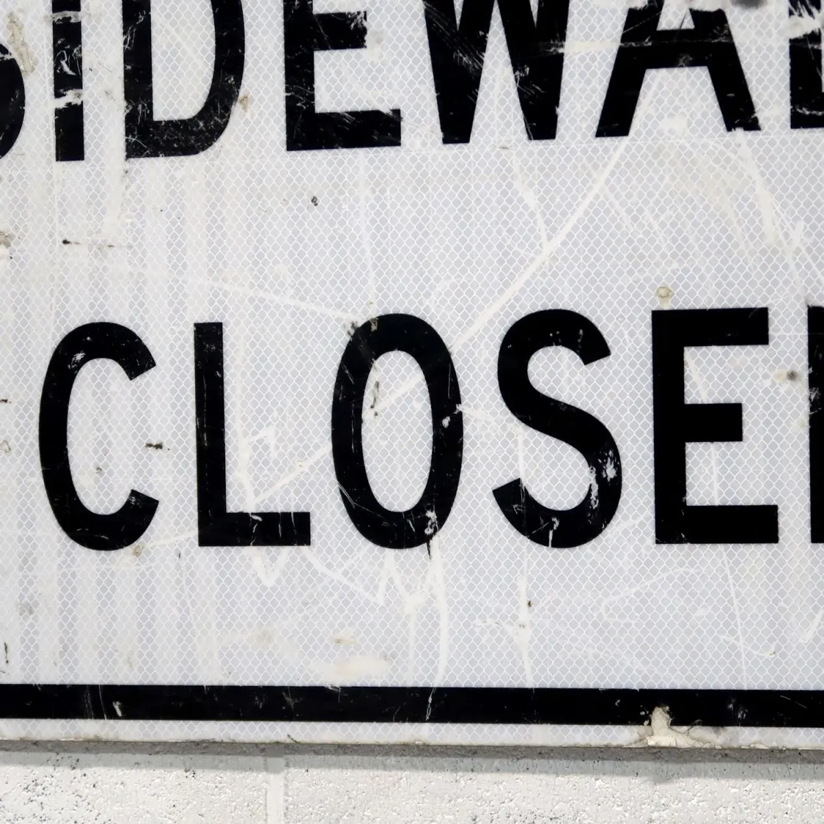 SIDEWALK CLOSED ロードサイン