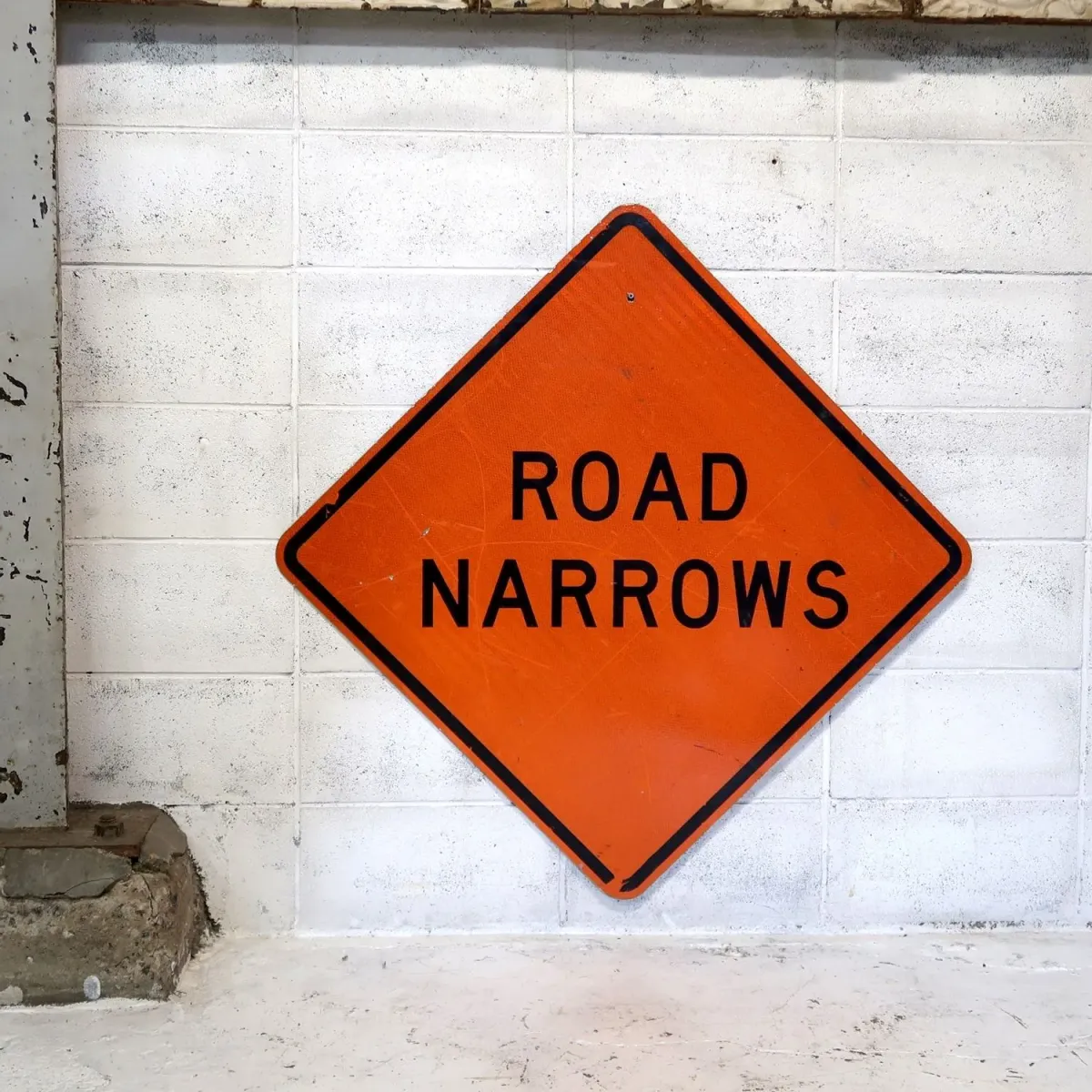 ROAD NARROWS 大型ロードサイン