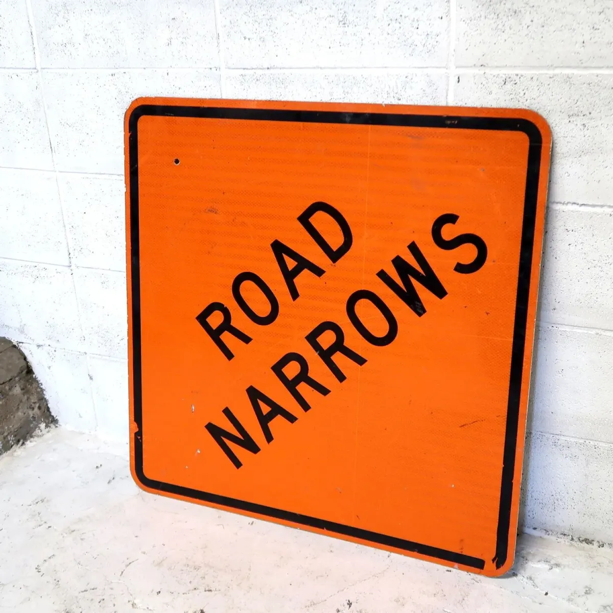 ROAD NARROWS 大型ロードサイン