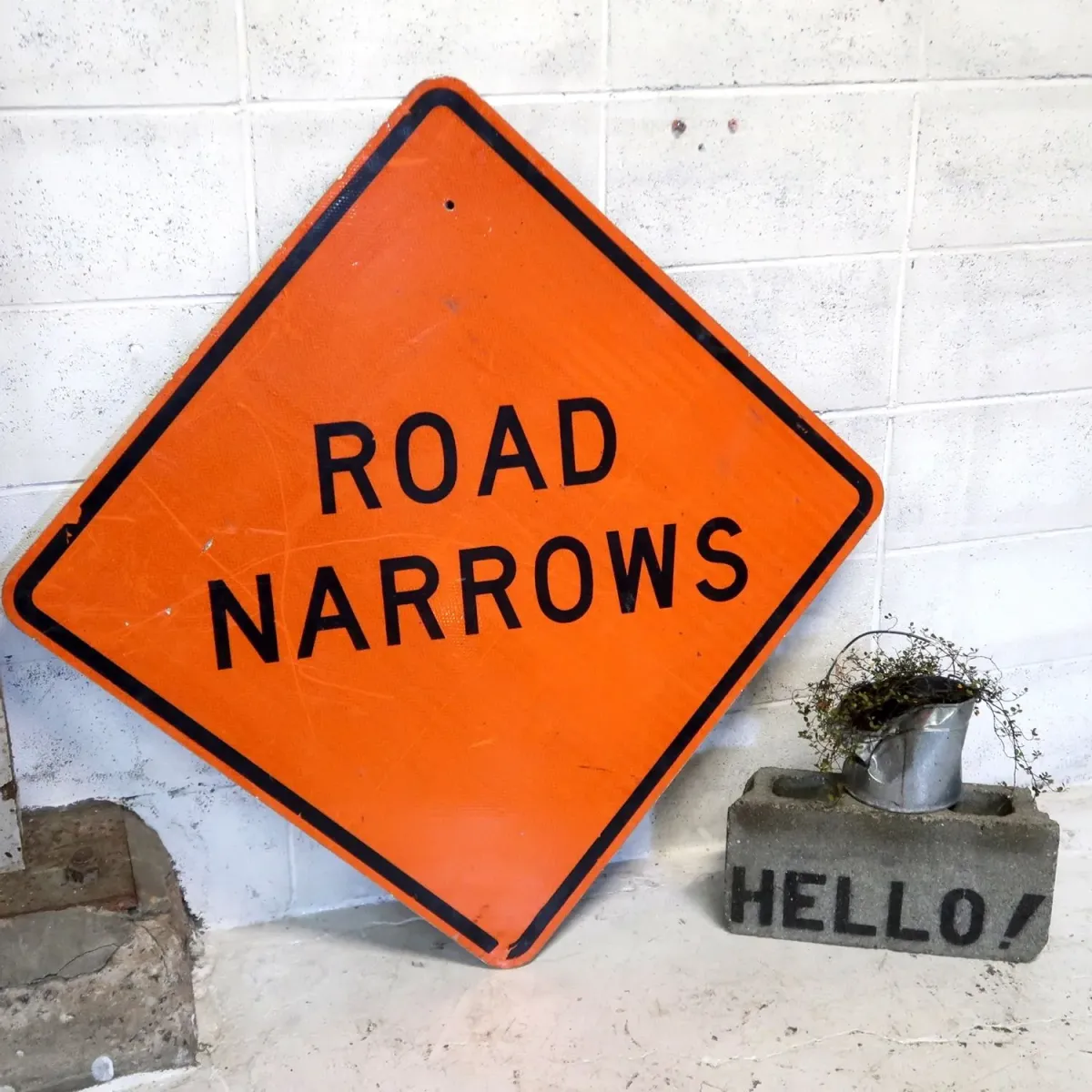 ROAD NARROWS 大型ロードサイン