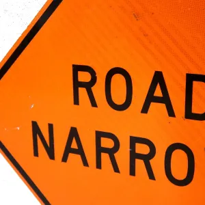 ROAD NARROWS 大型ロードサイン