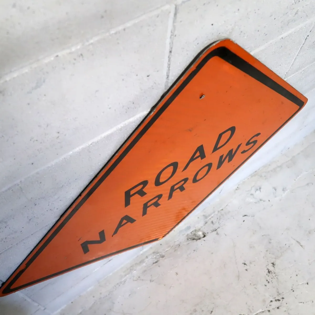 ROAD NARROWS 大型ロードサイン