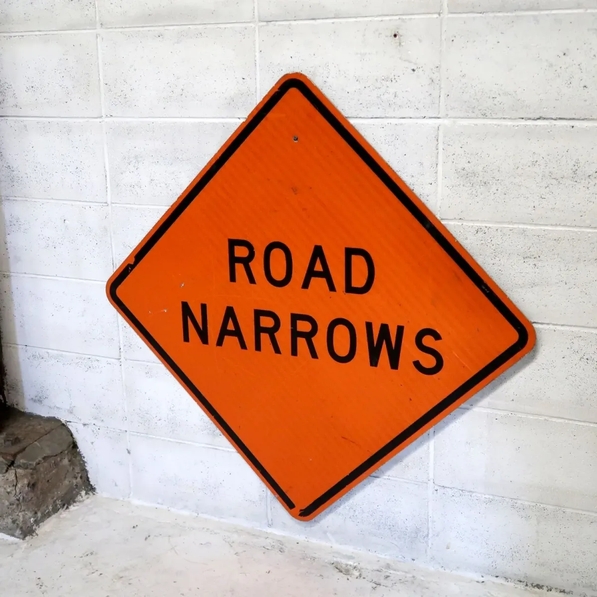 ROAD NARROWS 大型ロードサイン