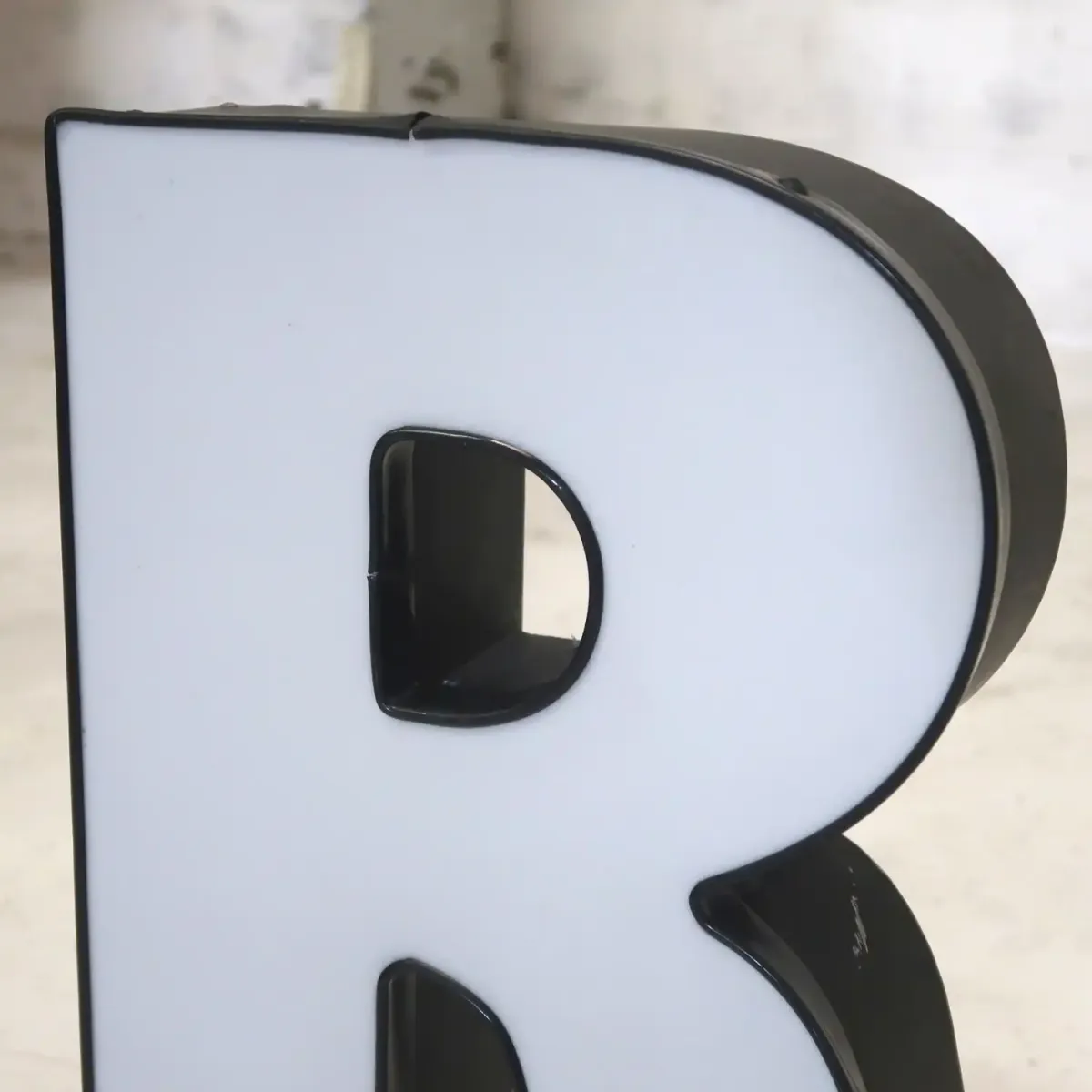 ビンテージ レターサイン R