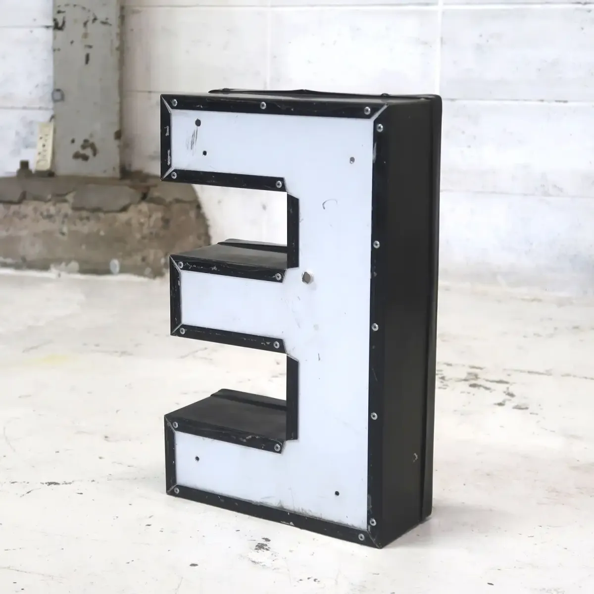 ビンテージ レターサイン E