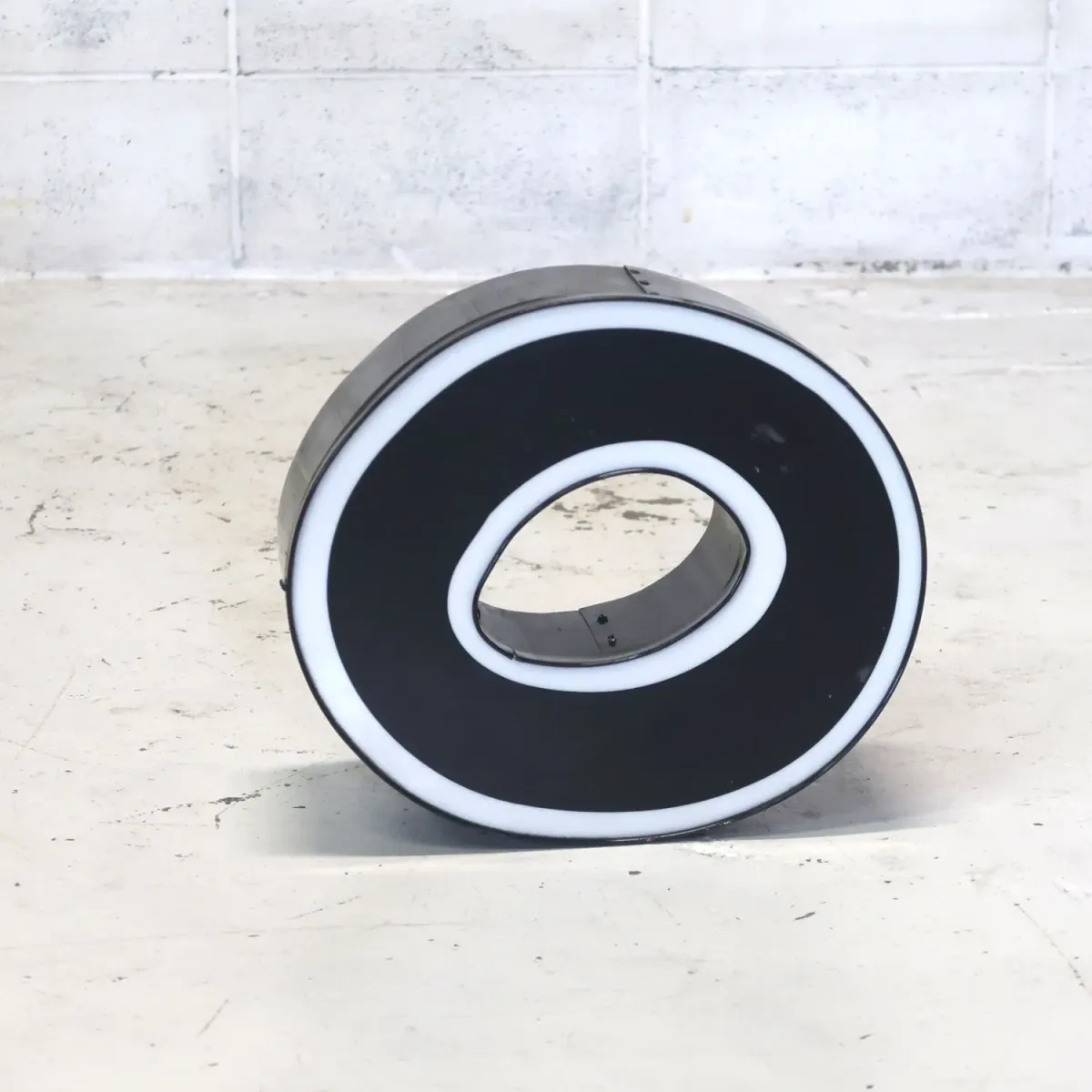 ビンテージ レターサイン O