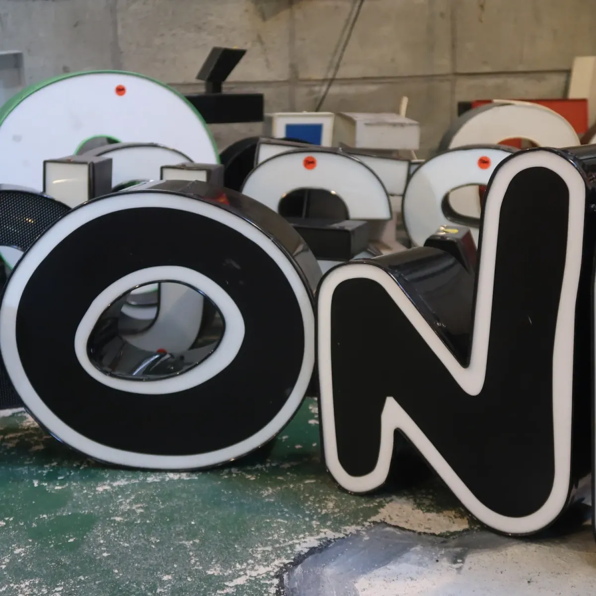 ビンテージ レターサイン N